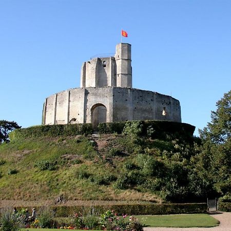 Superbe Studio Face Au Chateau Gisors Exterior photo